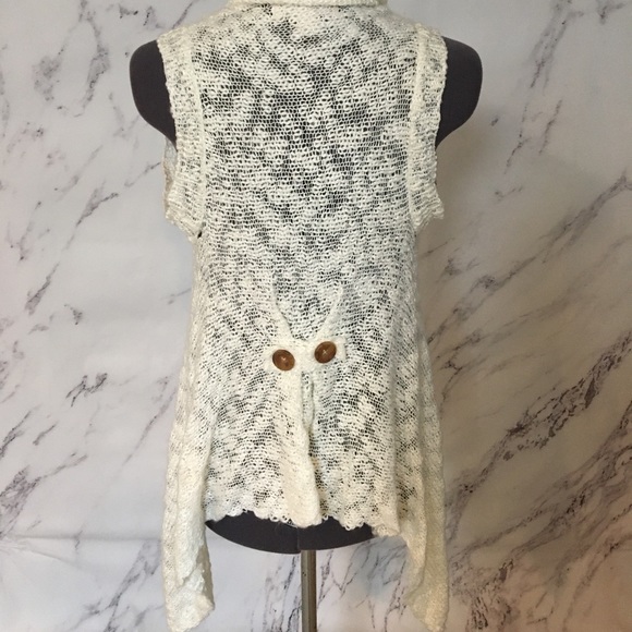 White Fluffy Knit Decree Vest Size M - Picture 2 of 3
